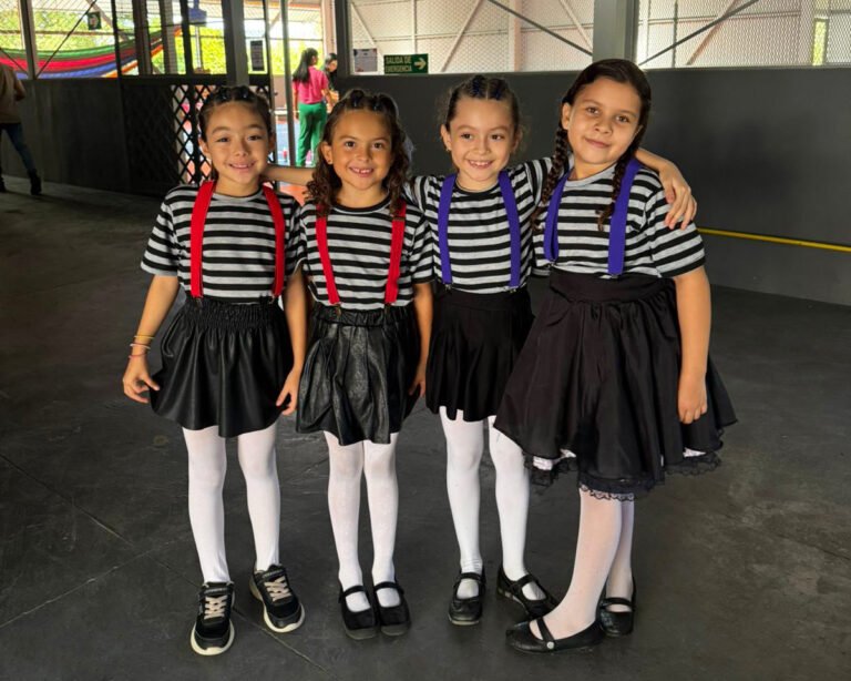 Leon School - Teatro - Pequeñas actrices, grandes talentos